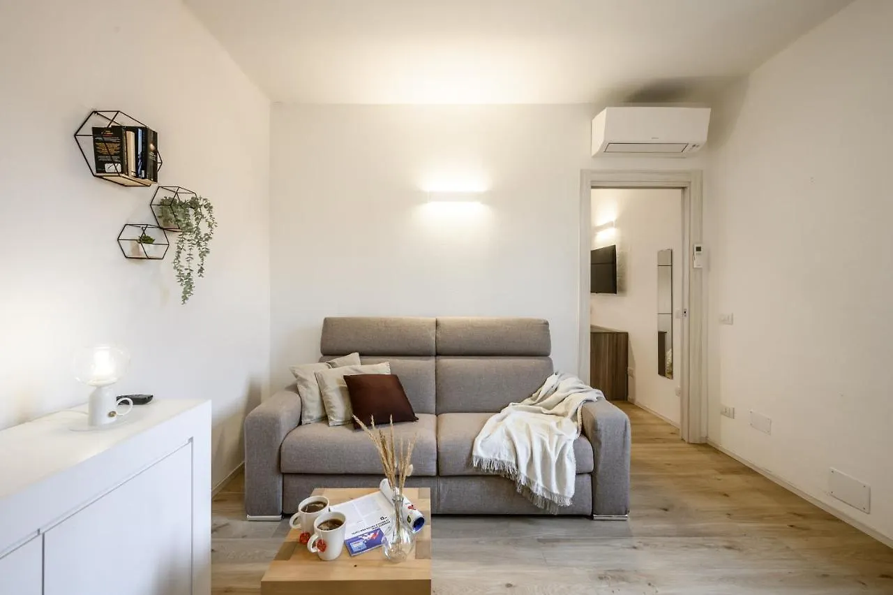 Apartment Nella Corte Del Mulino, 1 Passo Dal Centro Con Parcheggio Modena Italy