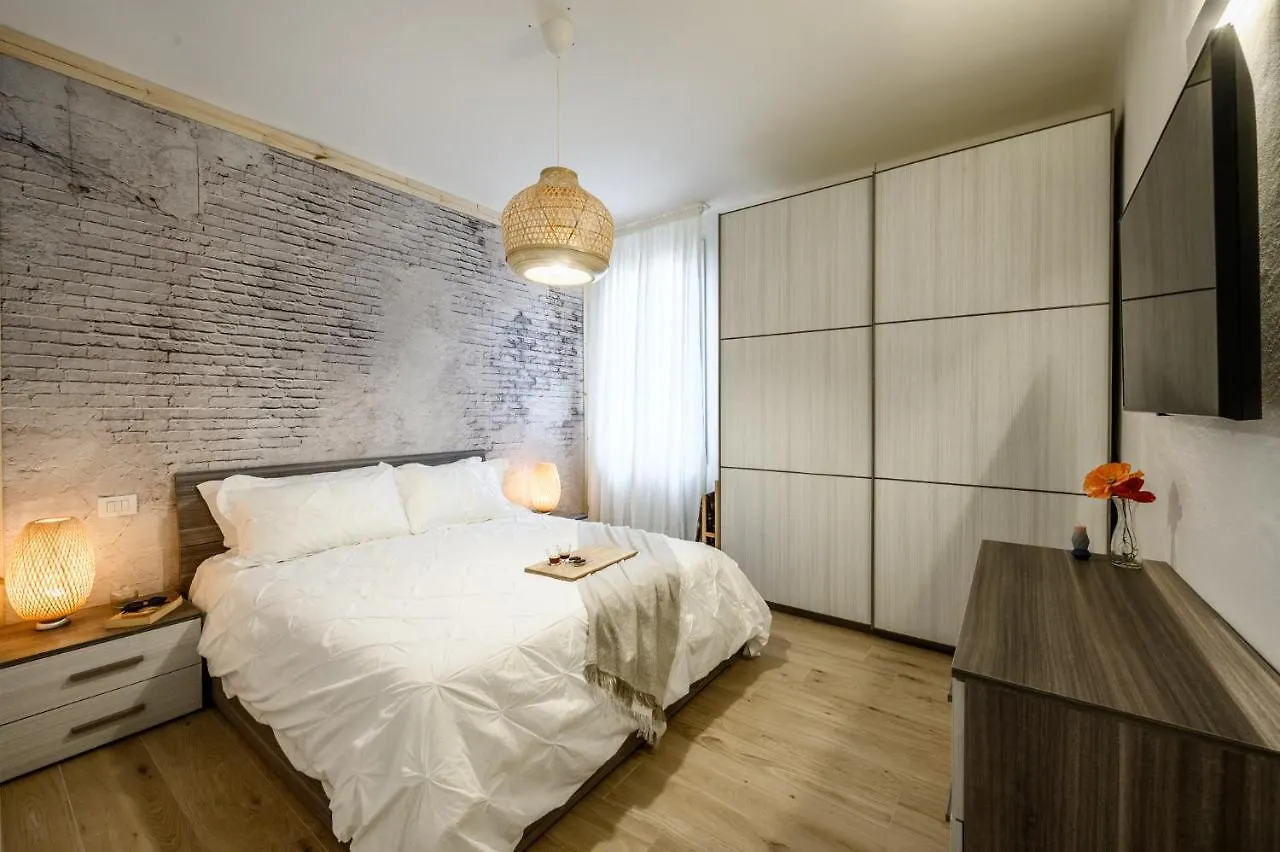Apartment Nella Corte Del Mulino, 1 Passo Dal Centro Con Parcheggio Modena Italy